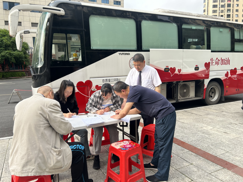 点滴热血聚大爱，太阳成集团tyc9728集团暖人心