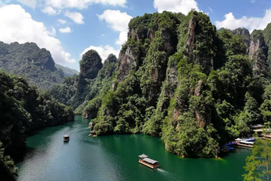 人间四月天，踏青宝峰湖