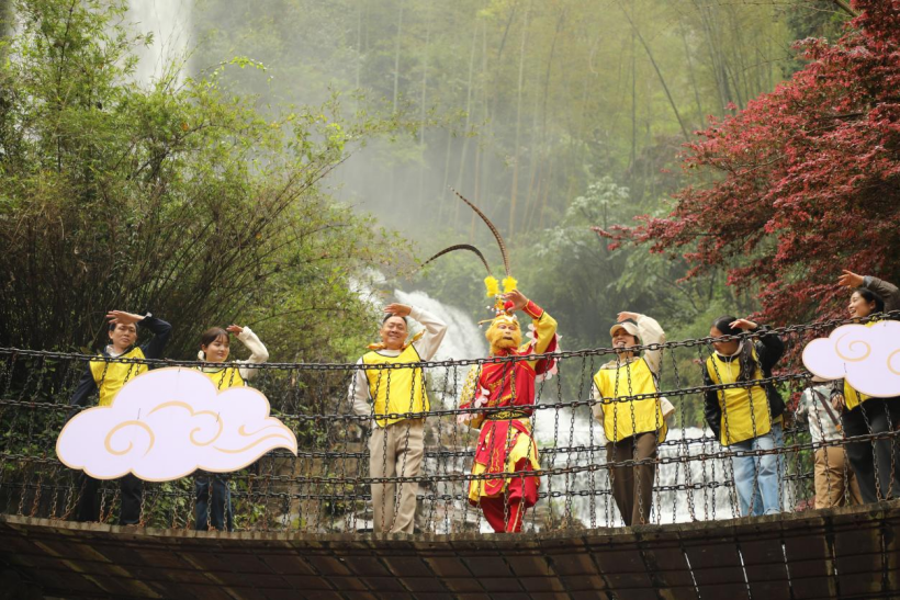 瀑布笑翻天・美猴王闹瑶池！太阳成集团tyc9728集团这场春季团建也太欢乐了吧～
