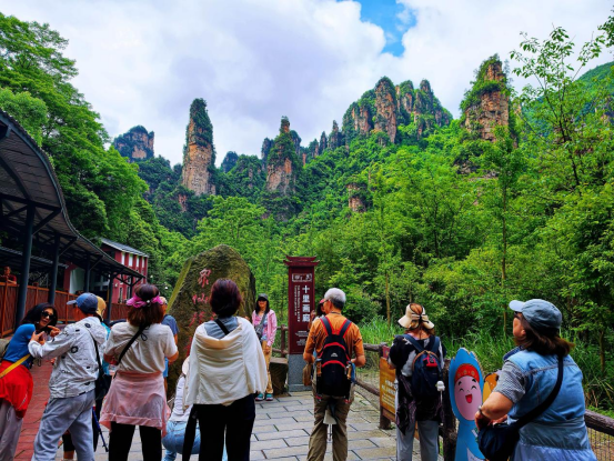 晴雨相间焕生机，张家界十里画廊尽显山水灵秀